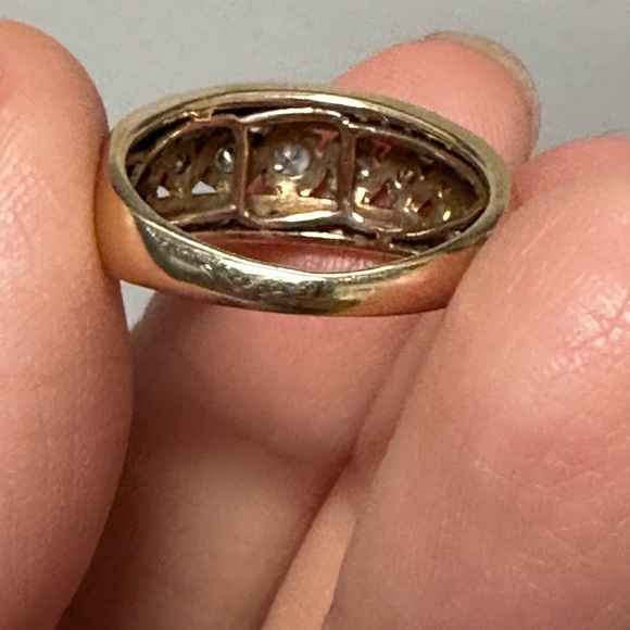 10K YG and diamond ring size 6 - Picture 5 of 5